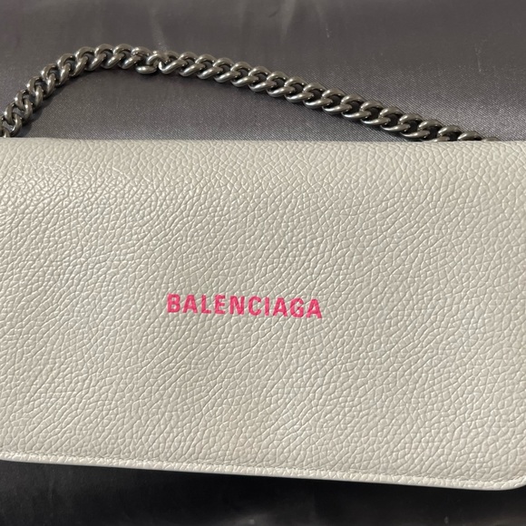 Balenciaga Mini Wallet on Chain - Picture 1 of 8